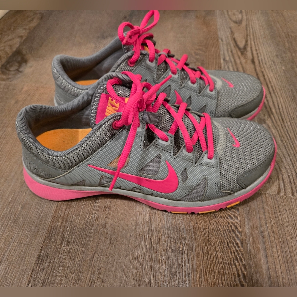 Nike Women's Gray and Pink Sneakers Size 6.5